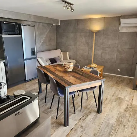 Rez De Jardin Vue Apartment
